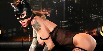 Bubbly Sarah Jessie at milf trailer