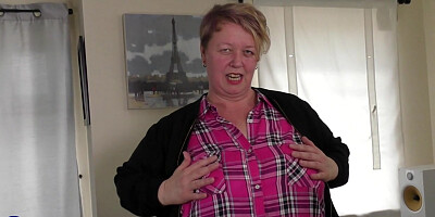 British Bbw Mature Showing Her Big Tits And Ass - MatureNl