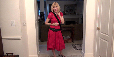 Flexible American Granny Strips Naked And Masturbates With Her Favorite Vibrator - MatureNl
