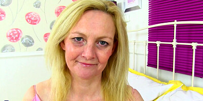 British Milf Suzie Fooling Around With Her Great Boobs - MatureNl