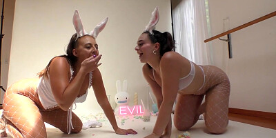 Chubby Bunnies, Scene #01