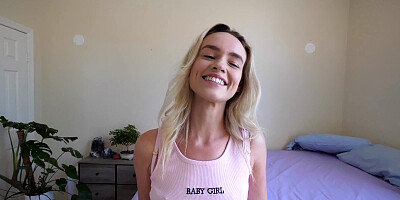Hot Babe Khloe Kingsley Wants Her Pussy Stretched
