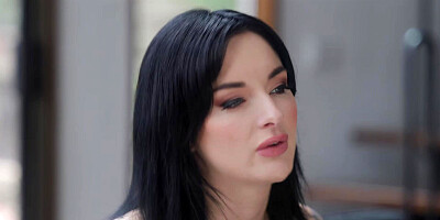 Tattooed Babe Lysagna Del Ray Shows Her BTS Erotic Performance