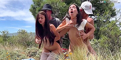 Tourists Accidentally Flashed Their Pussies To Strangers And Got Fucked In Nature