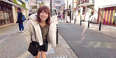 Flirting at a hot spring with a cute, fair-skinned and innocent girlfriend