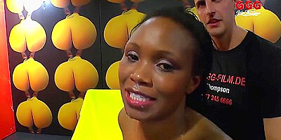 Sperma Vulkan Ebony Babe Sucks Multiple Cocks Wild
