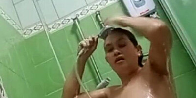 she taking a bathtub .we make movie bang-out call