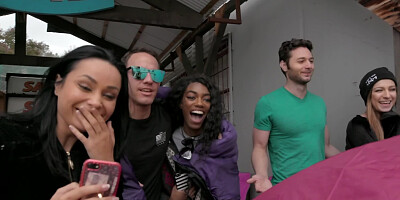 Viewers don't pay for filming outdoor pussy penetration