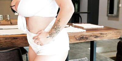 Big-boobed BBW Kim Velez demonstrates her awesome body