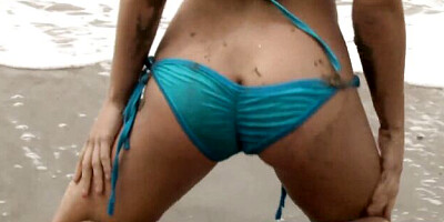 Bewitching Dahlia's blonde clip