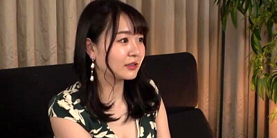 緊張気味の真面目美女がハメ撮りで見せる恥じらいと艶めく喘ぎ声