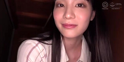癒し系美女が魅せる密着空間でラブラブエッチと強引エッチ