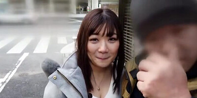Kカップ巨乳巫女が変態おじさんに巨乳揉みしだかれて熱いキス