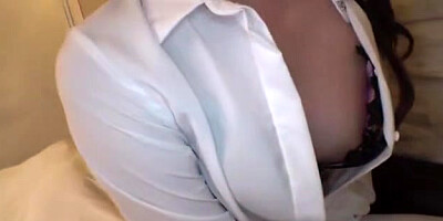 ほろ酔いの艶めく綺麗なお姉さんが乳首愛撫に悶え生脱ぎ