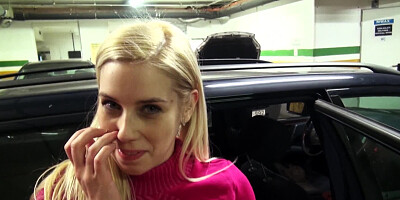 Wonderful blonde wearing blue jenas is getting penetrated hard