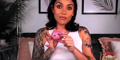 Girlfriend Locks Up Porn-addicted Boyfriend - Goddess Valentina Fox - Ineedva...