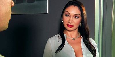 Lea Lexis is a gorgeous MILF seduced by a masseur for a shag