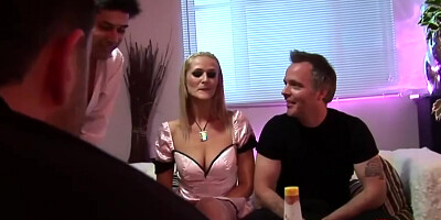 Beautiful blonde hottie Jane Darling likes rough anal fuck
