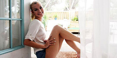 Solo video with blooming Sofia Sweet from Naughty Mag