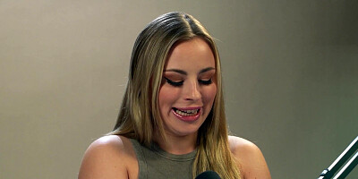 Anna Claire Clouds finger-tickling to climax