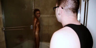 Sexy blonde and her stud squeeze into the shower for an orgasmic pussy drilling session