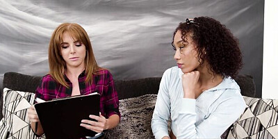 Awesome Alexis Tae's pussy licking dirt