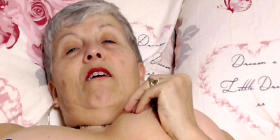 Granny Still Knows How To Fuck Herself - MatureNl