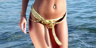 Jessy Wynn: Killer Image Sesh at the Beach with the Sublime Hungarian Jessy Wynn