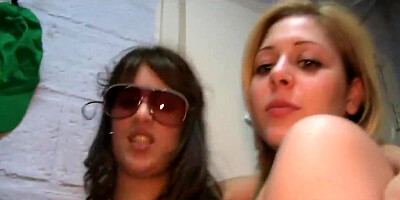 Femmes rub each other