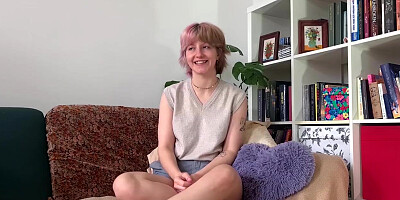 Ersties -Sunny S hat heißen Spaß mit ihrem Anal-Dildo