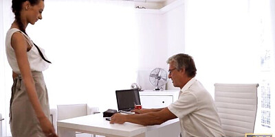 Old man video with gentle Evelyn Neill from Old4k