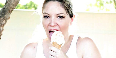 Dainty Kiki's pussy trailer