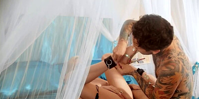 Blonde knows name of this game and plays along with the fucker