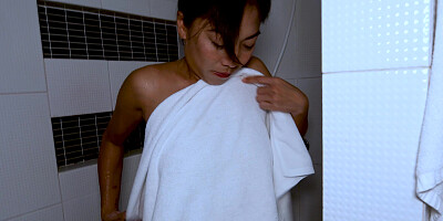 Real amateur Thai MILF short time fuck