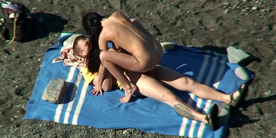 stepsister enjoys sex on the beach (voyeur)
