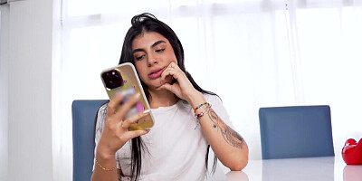 Cocky dude is going to get off with a pretty Latina