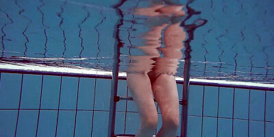 Blooming chickfriend - hd xxx - Underwater Show