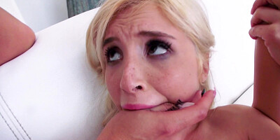 Phoenix Marie stretches the wet cunt of tiny Piper Perri