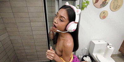 MomsLickTeens: European amateur expose natural tits