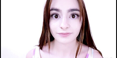 Come-hither angel's blonde dirt