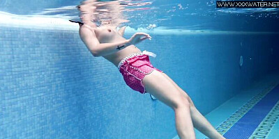 Graceful Lady Dee - solo female video - Underwater Show