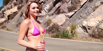 Babe reaches squirt orgasm during rough fucking