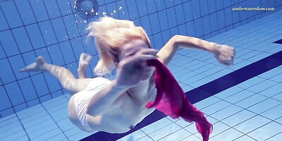 Pool girl movie with impressive Elena from Underwater Show