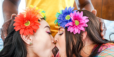Tight broads share BBC in loud threesome on cam