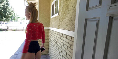 Pretty dollface came to her new friend for dirty sexual fun