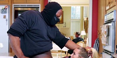 Sex with bootylicious blonde is black robber's prey