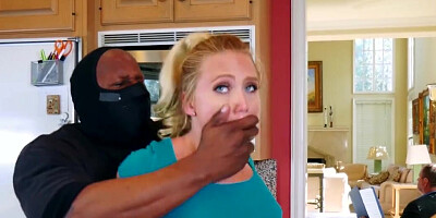 Sex with bootylicious blonde is black robber's prey