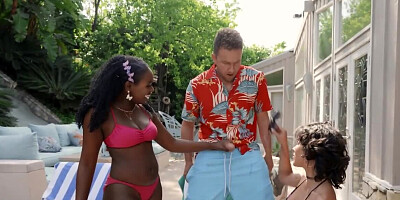 Ebony minx and her bestie suck and ride one hard cock by pool