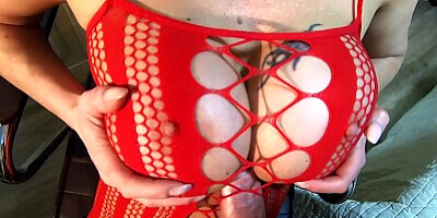 Lara De Santi-milf italiana si diverte a fare una sega con le tettone