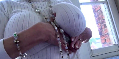 MILF Lady Sonia playing with her tits and shows off